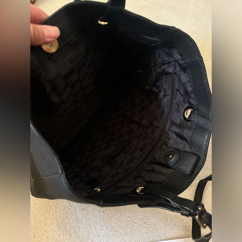 Black MICHAEL KORS , MK saffiano leather bag - Picture 6 of 12